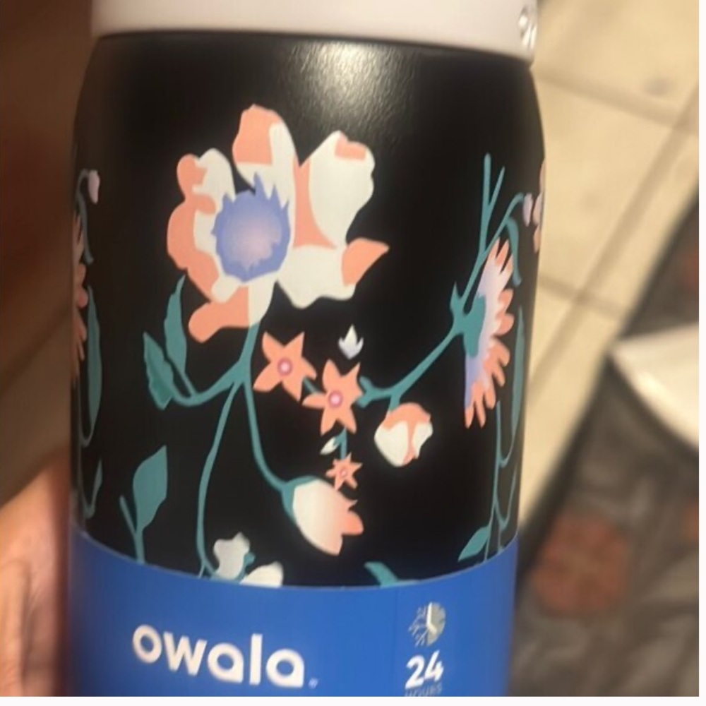 Owala black flower garden Urban Outfitters Exclusive Color 32oz - Picture 4 of 4